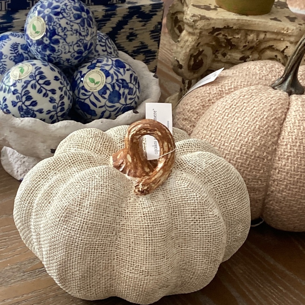 NEW! Shabby Chic Fall Autumn Harvest Creamy White Burlap Textured Resin Pumpkin - Picture 4 of 7